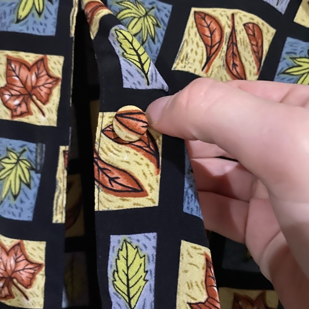 Fall leaves button down large - Picture 3 of 4